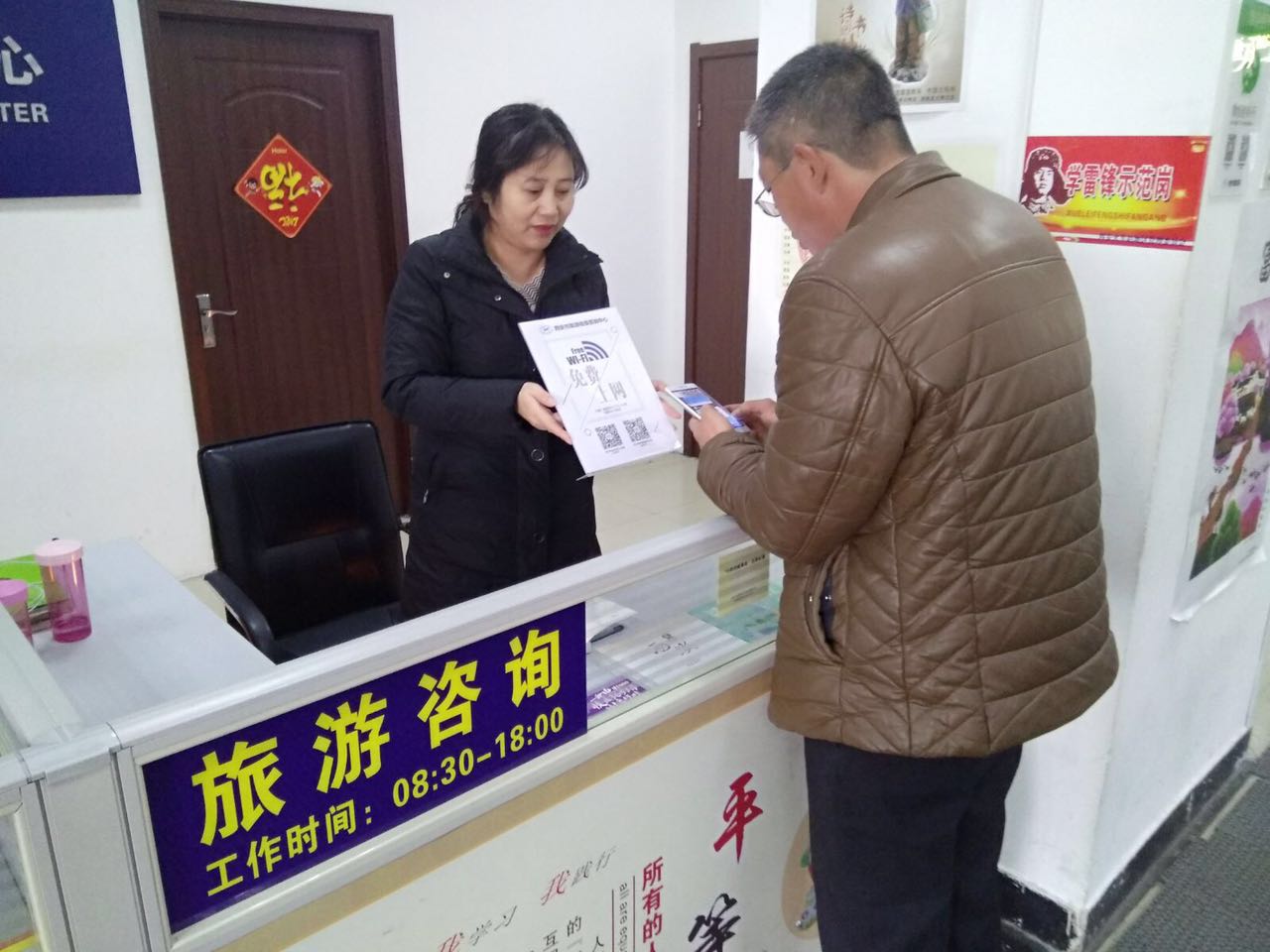 為游客當(dāng)好“店小二”，西安市旅游信息咨詢(xún)中心元旦接待游客12000余人次